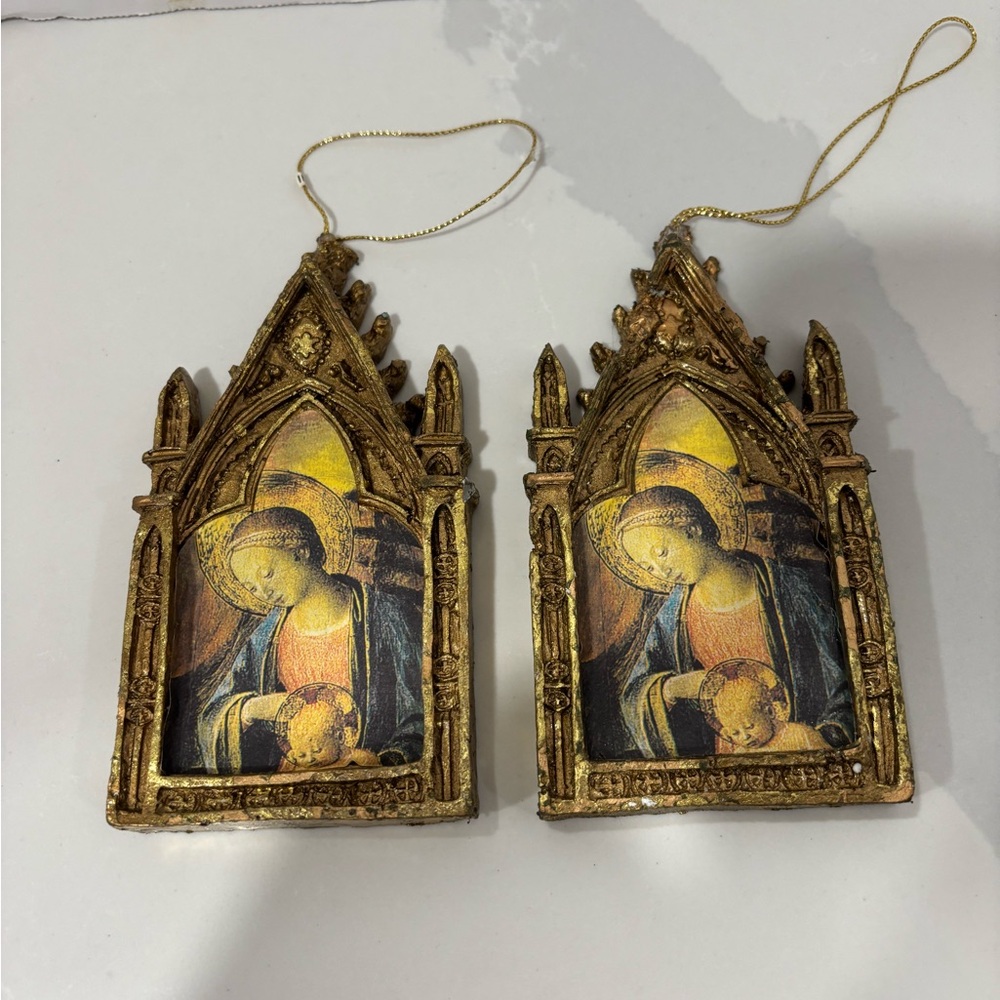 (2) Vtg Madonna & Child Print in Gilded Gold Frame 
5 3/4” x 3”